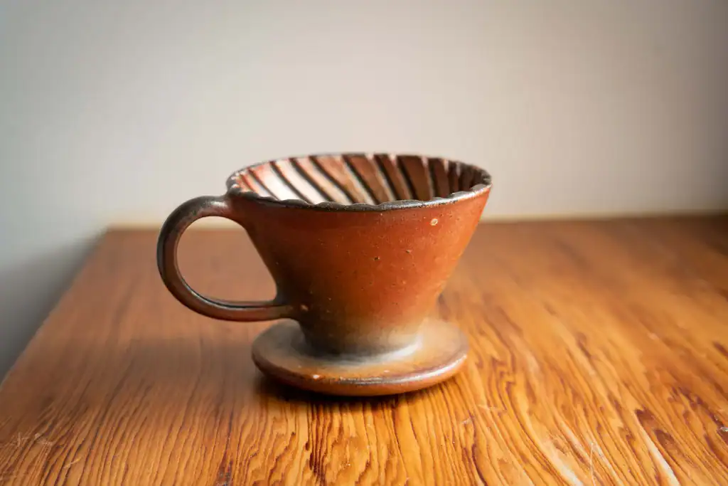 TOM HSU POTTERY 作品 咖啡濾杯（螺紋）webp