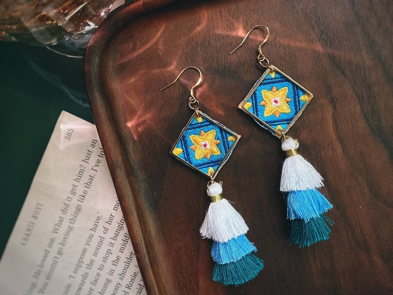 花磚刺繡耳環_圖片提供／Littdlework