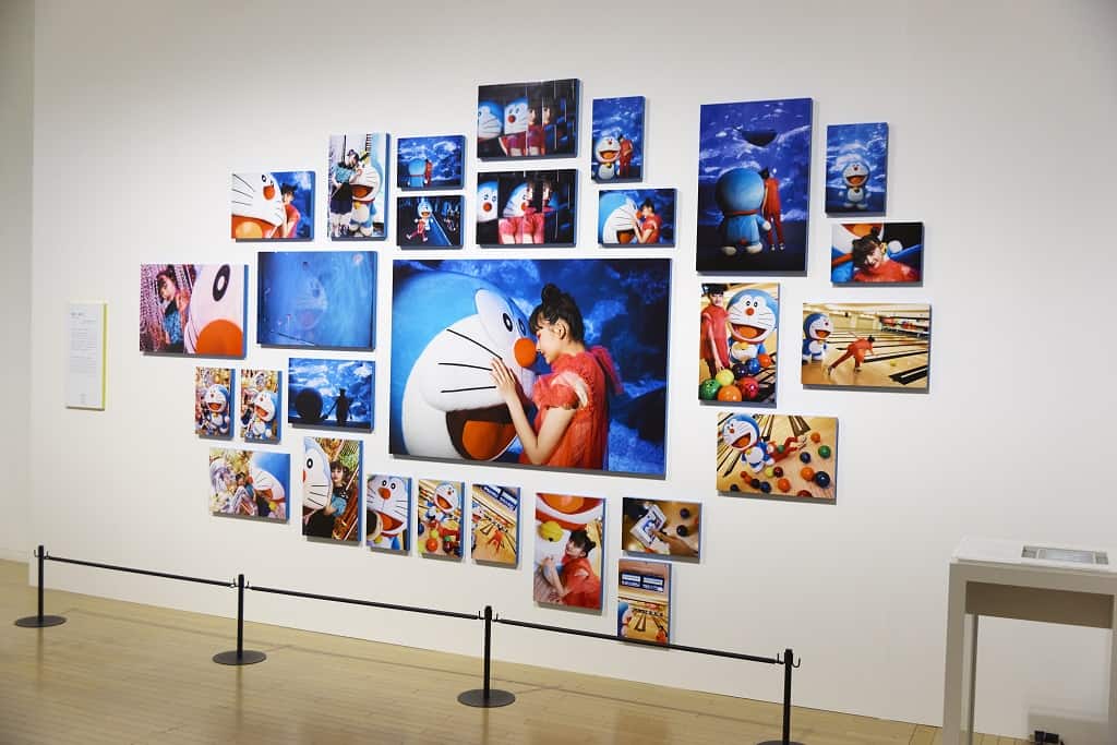 蜷川實花「與小哆啦的1日約會篇2017」©mika ninagawa ©Fujiko-Pro。(大阪展出實況)。圖聯合數位文創提供